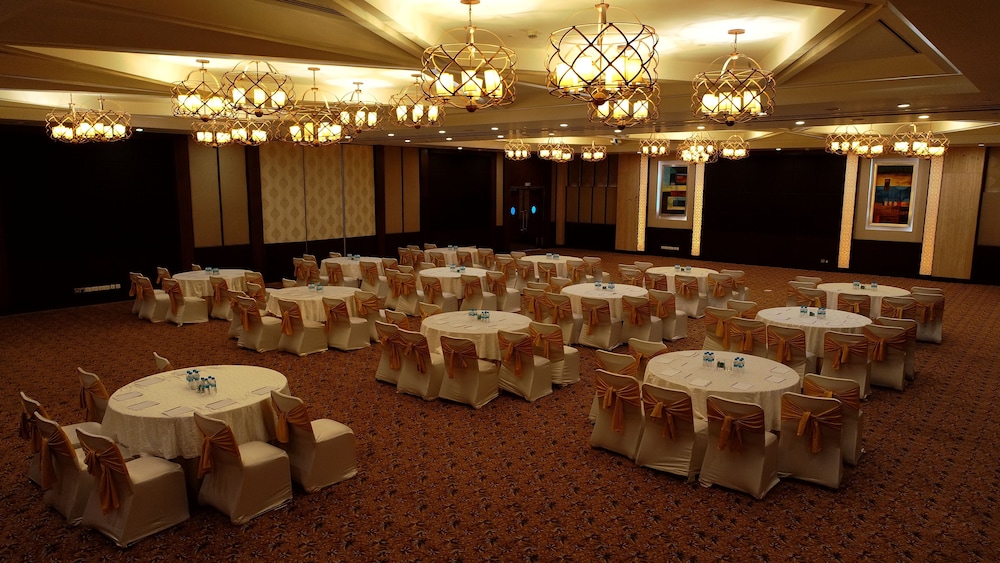 Gurmon Hotels Sohna Road Gurugram a Member of Radisson Individuals 65/75