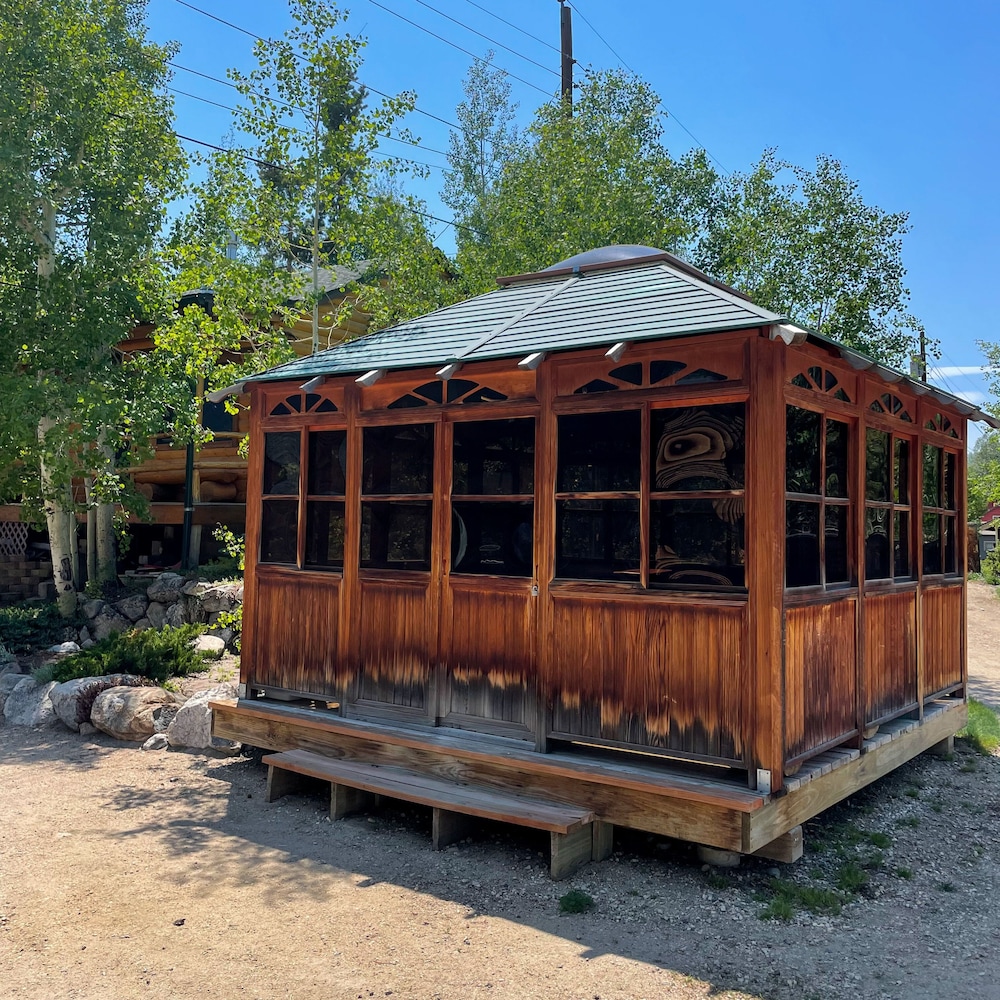 Spirit Lake Lodge and Snowmobile Rentals 7/63