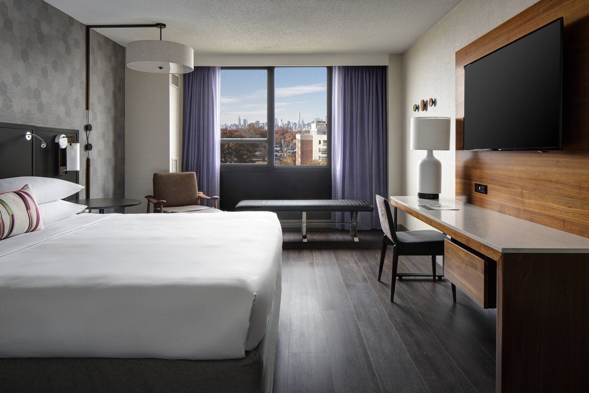 ROOM, KING BED