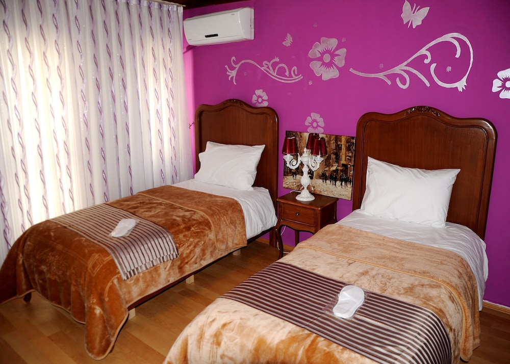 2 BEDROOMS, APARTMENT, ANNEX