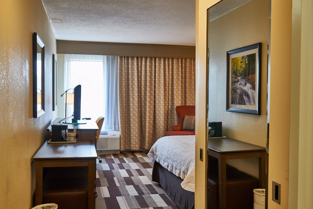 Hampton Inn Uniontown 25/63