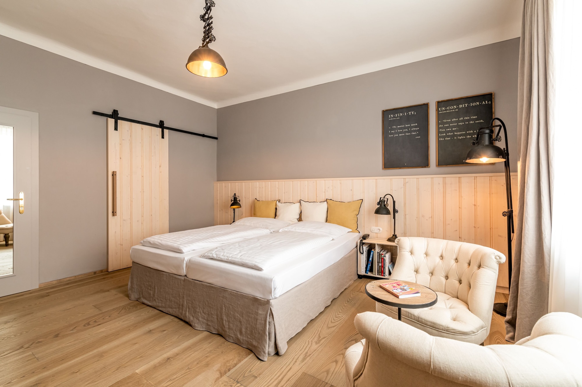 Superior, Queen Bed, Markus Sittikus Hotel Sigl Gmbh 2/5