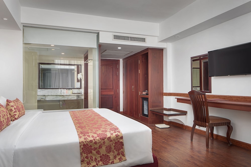 Ohana Phnom Penh Palace Hotel 31/56