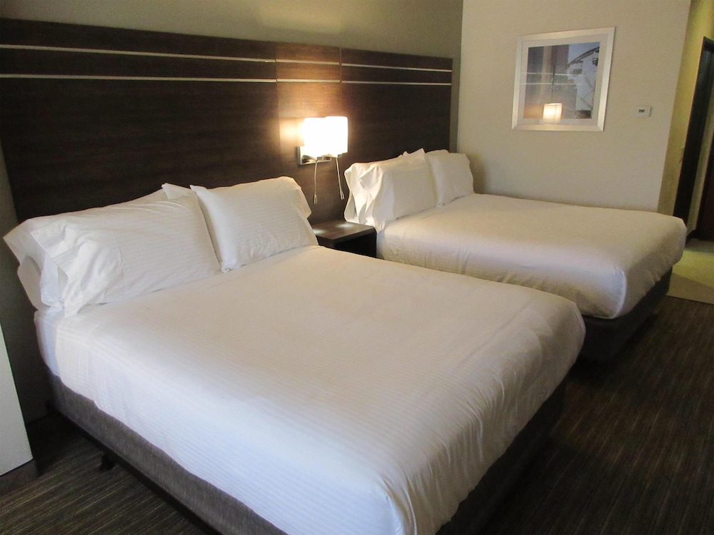 Best Western Champions Forest Inn and Suites 14/61