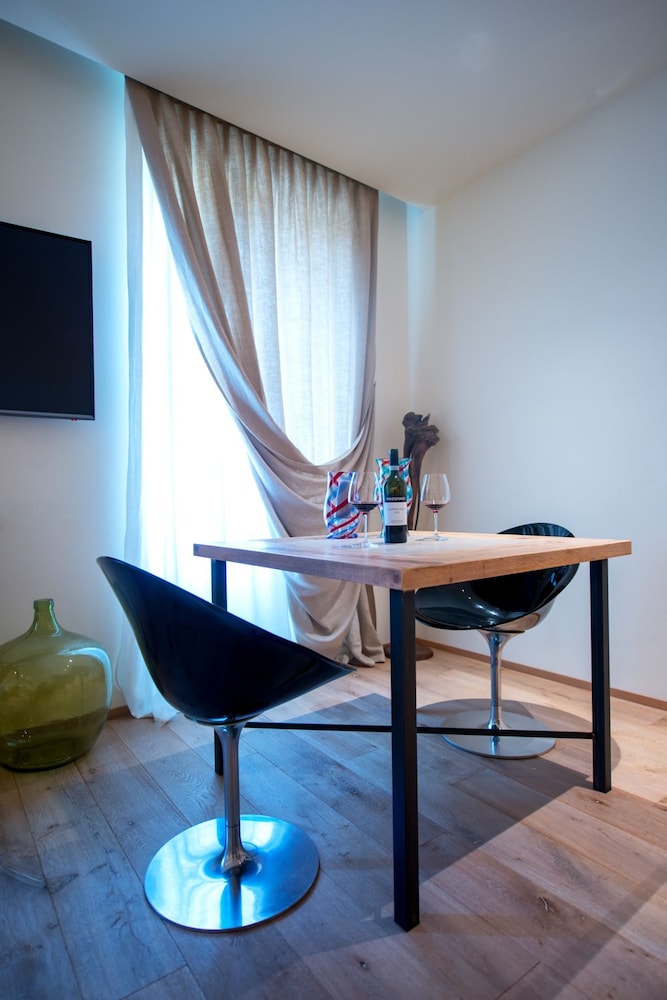 Massimago Wine Suites 25/32