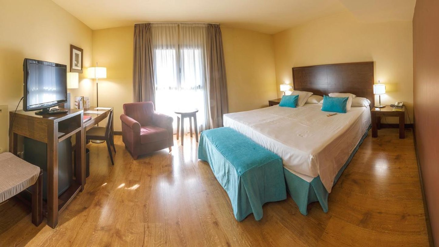Gran Hotel Ciudad De Barbastro 9/28