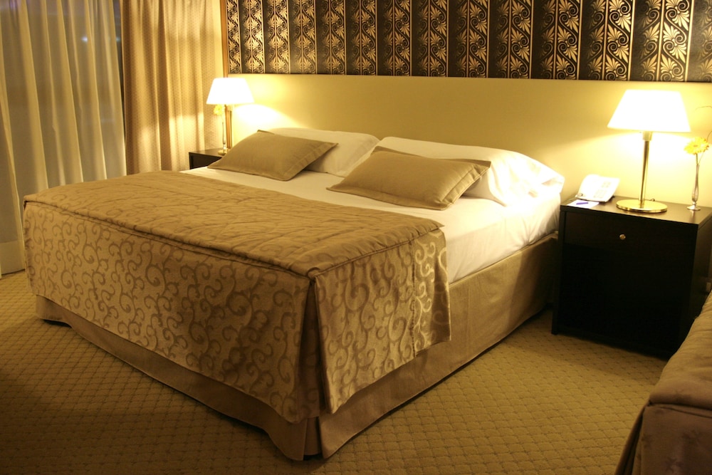 CONTE HOTEL 10/61