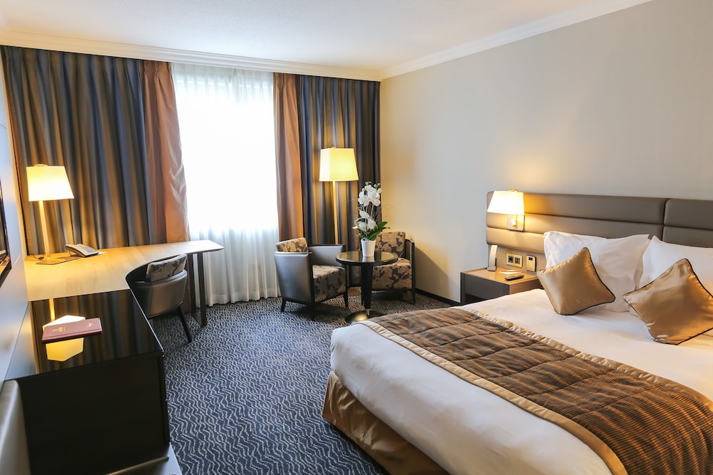 TRADITIONAL, DOUBLE OR TWIN BED