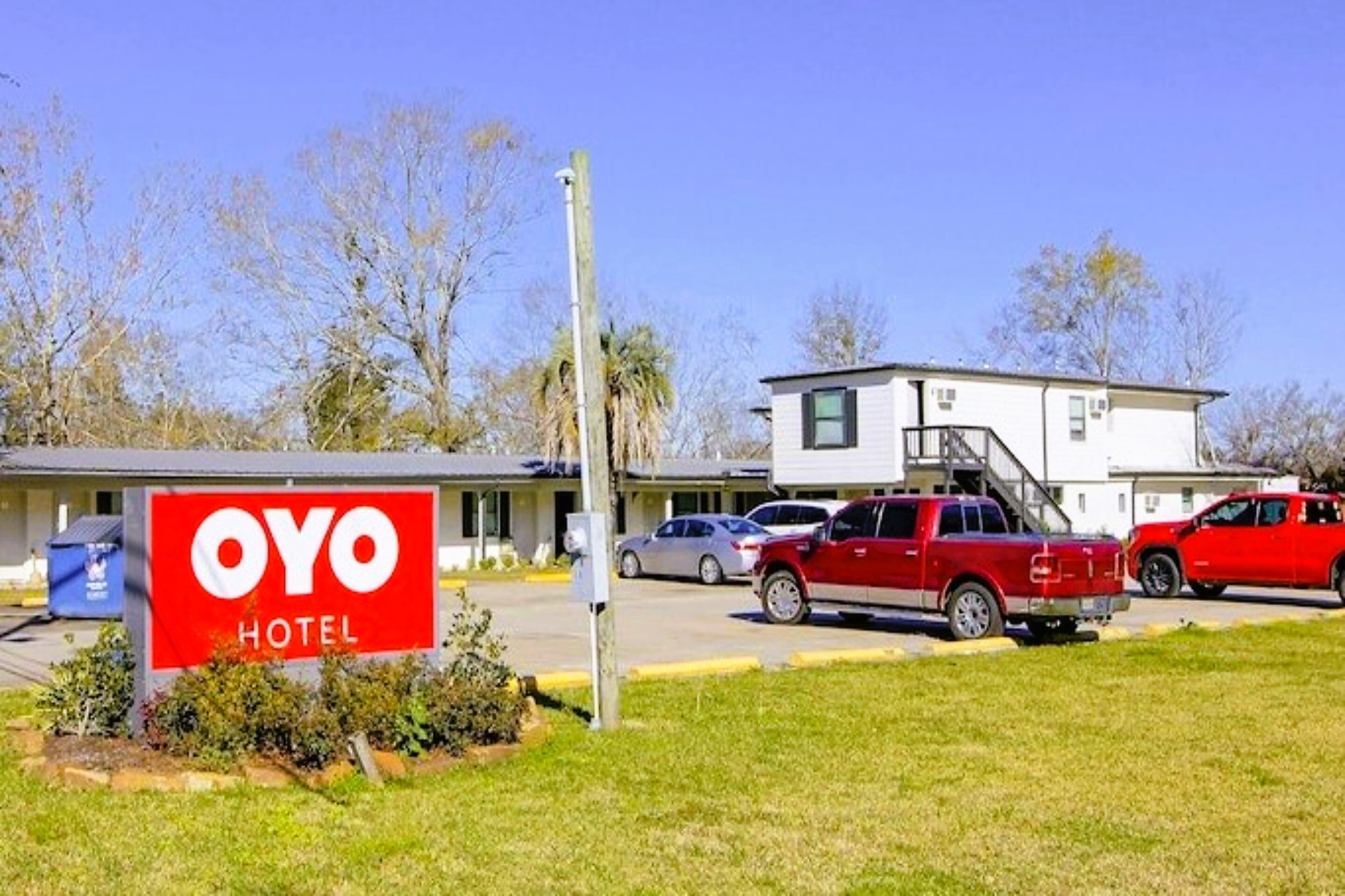 OYO Hotel Sulphur LA Hwy 90 West 30/37
