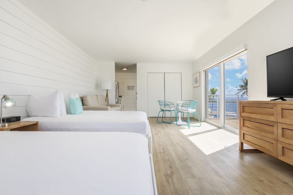 Fisher Inn Resort & Marina 46/66