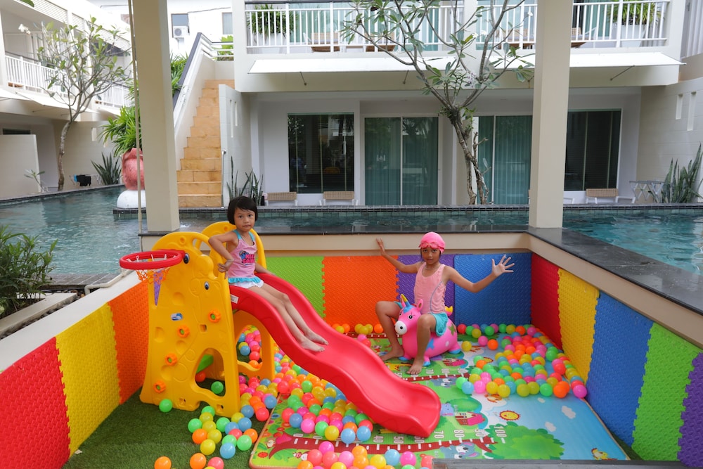 A2 Pool Resort 41/48