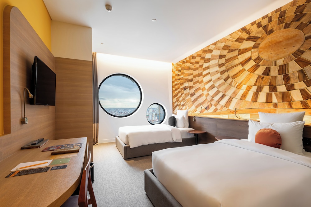DELUXE, TWIN BEDS, CITY VIEW