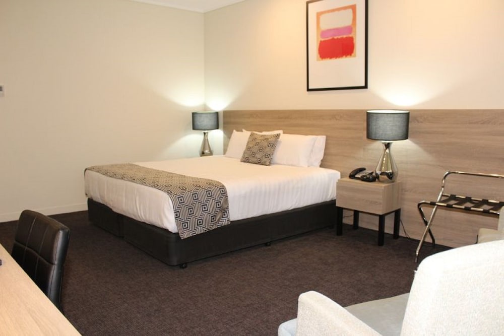 The Dingley Hotel 11/61