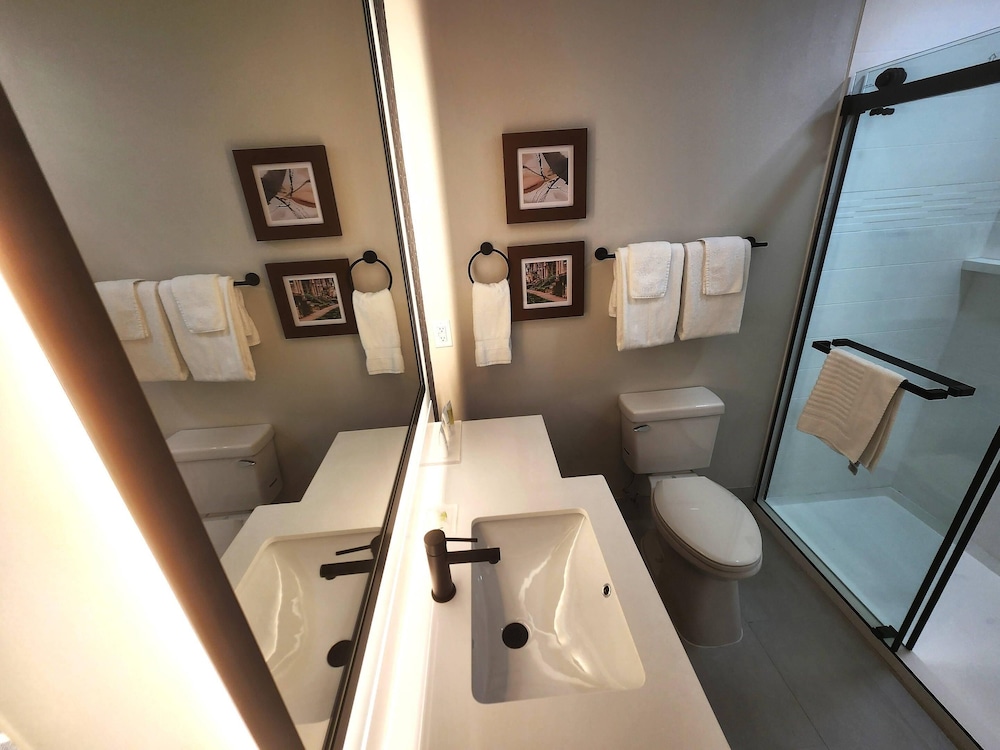 Country Inn and Suites by Radisson, Dahlgren-King George, VA 52/53