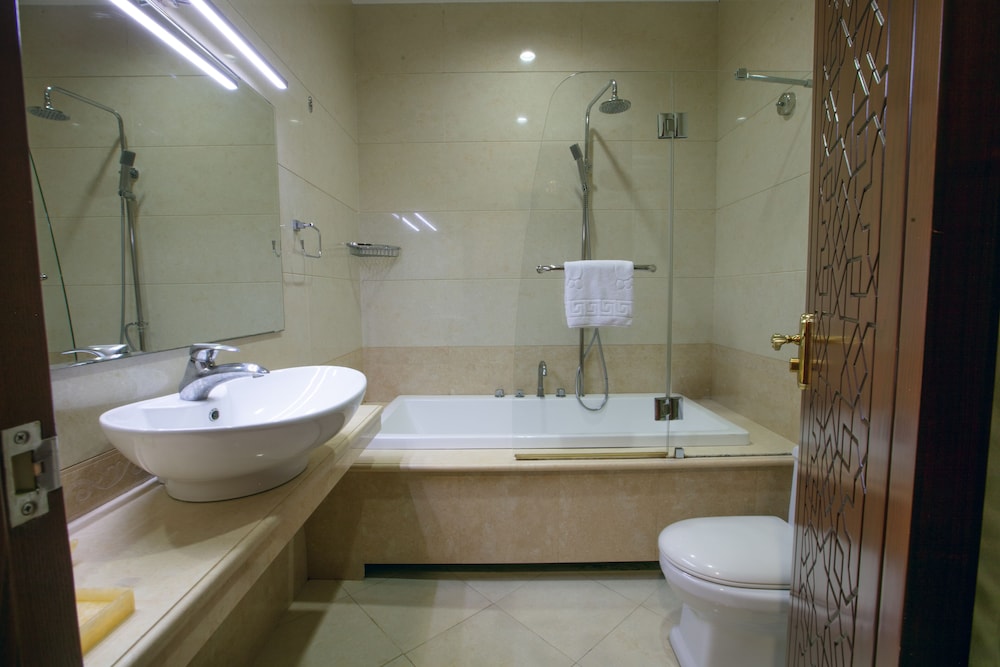Shah Palace Hotel 77/77