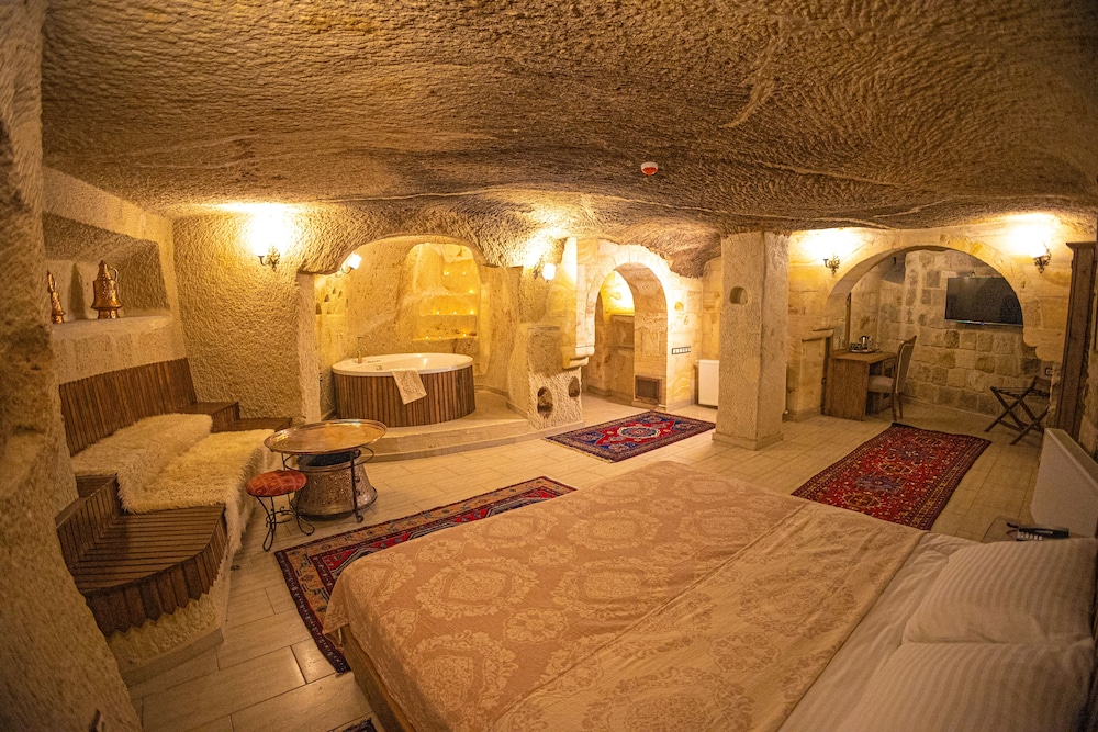 Pietra Cave Suites 25/49
