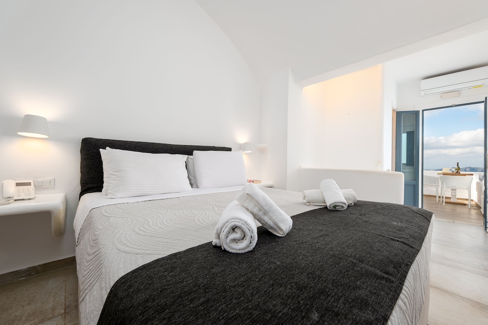 LOFT, SUITE, QUEEN BED, CALDERA VIEW, SOFA, PLUNGE POOL