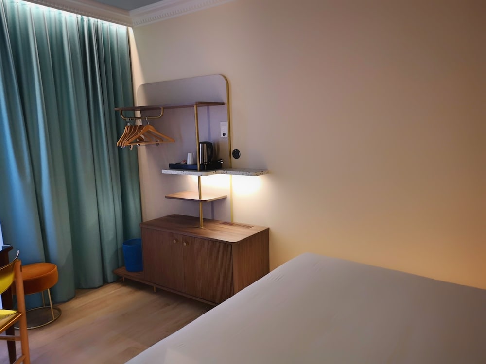 Hotel de La Paix Paris 28/68