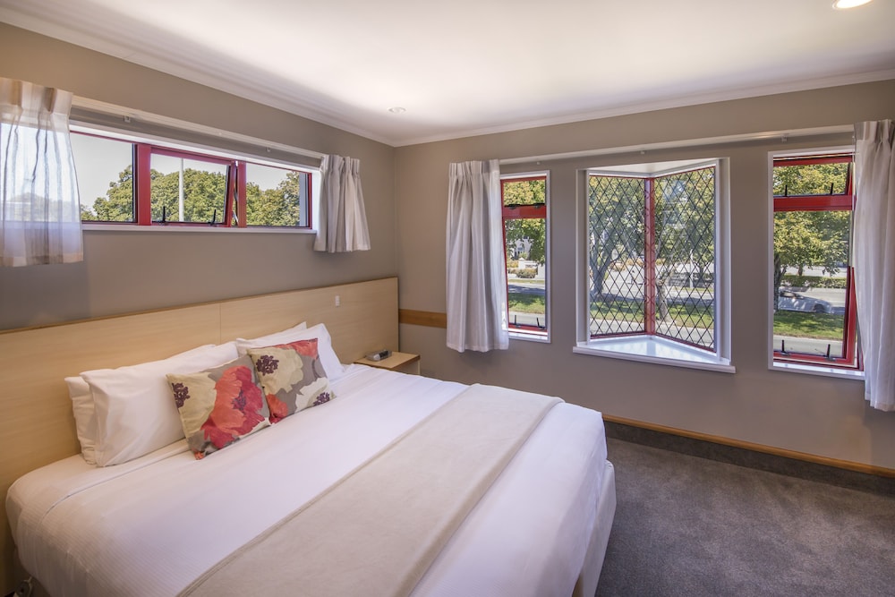 Studio, King Bed