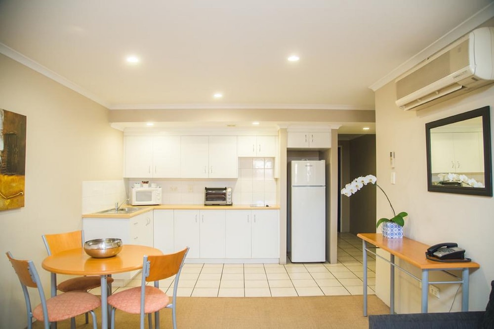 The Cosmopolitan Motel Serviced Apartments 31/48