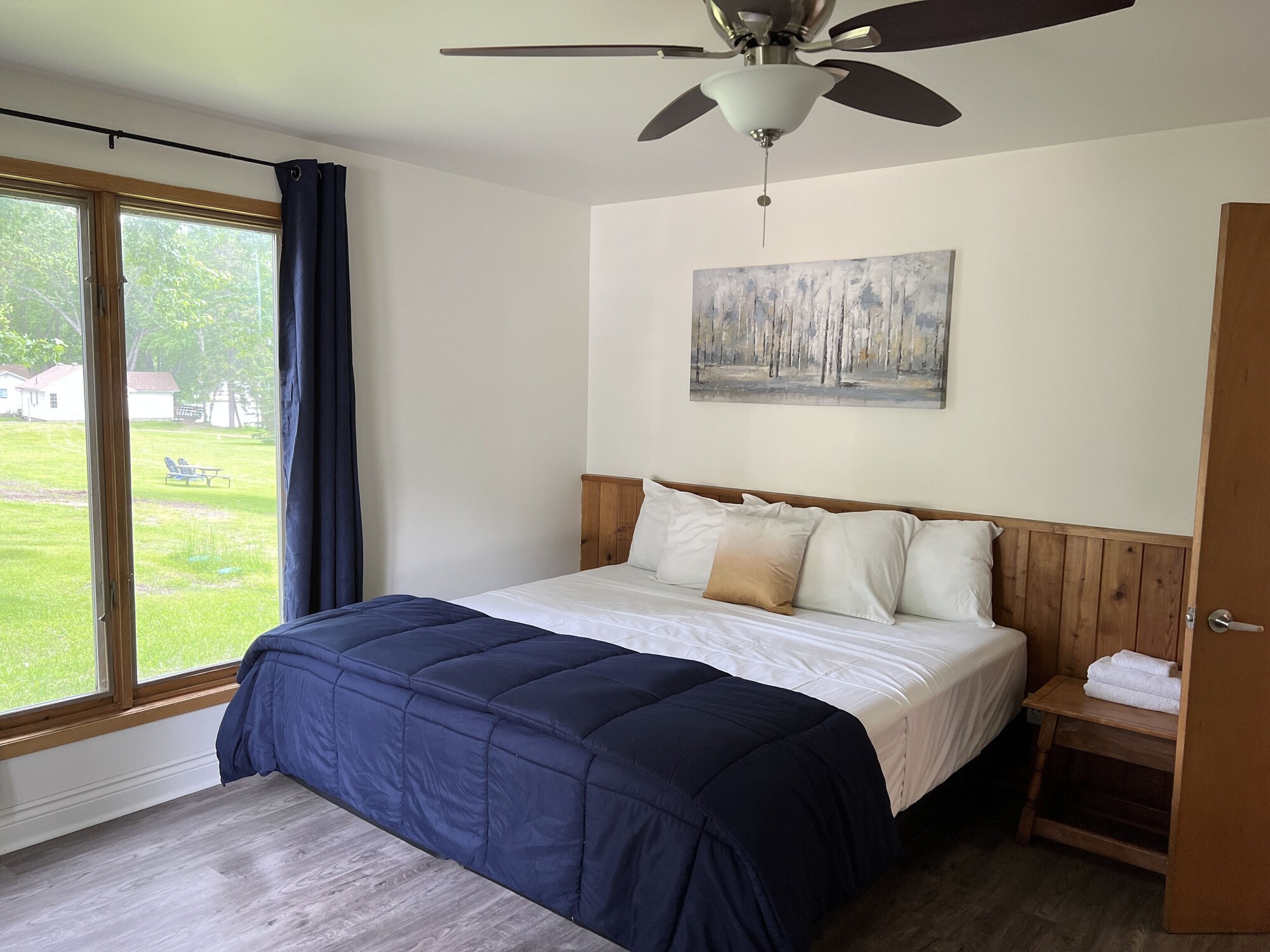 1 Bedroom, Beach, Suite, King Bed, Lake View, Kitchen