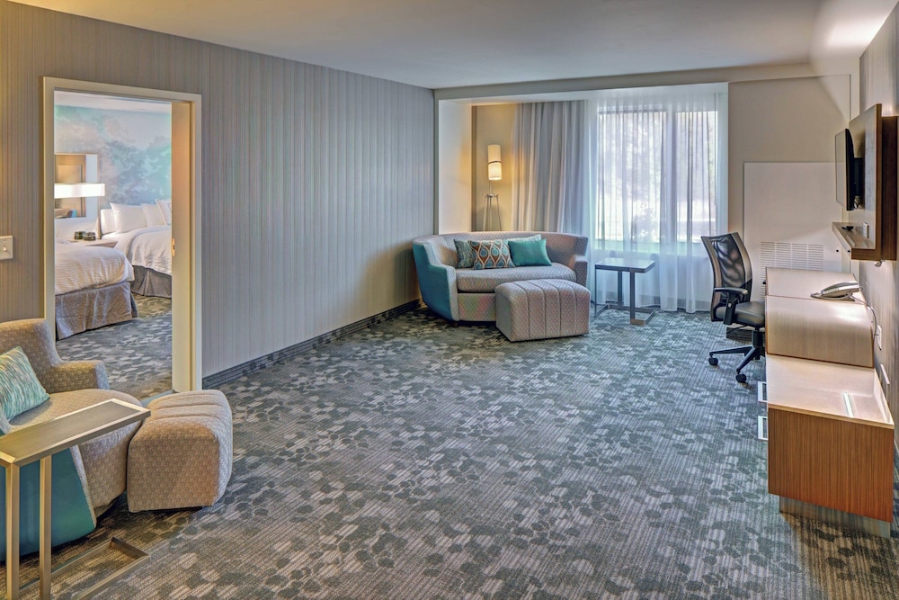 Suite, King Bed, River View, Sofa