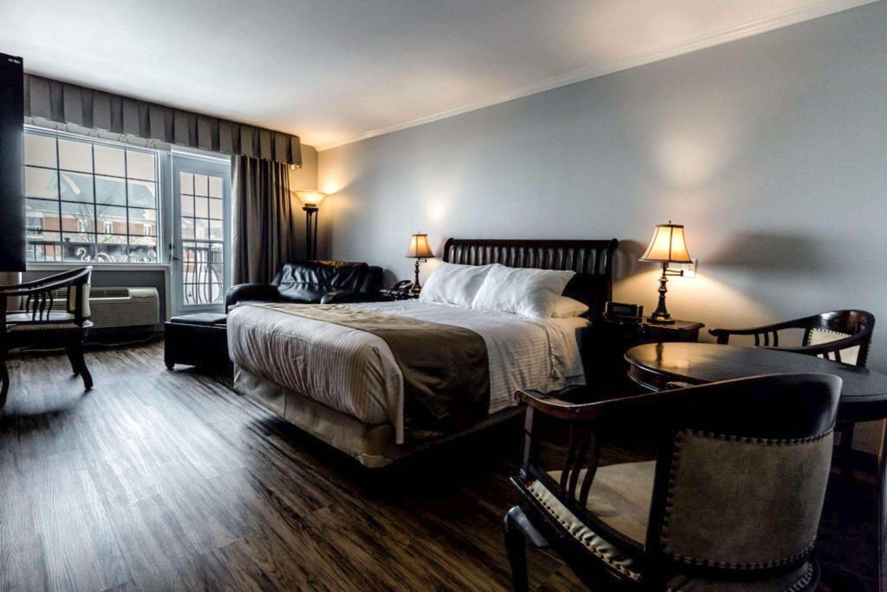 Superior, Queen Bed, Partial Lake View، St Christophe Hotel Spa Ascend Hotel Collection 2/6