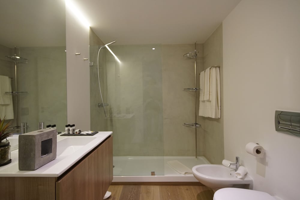 SUPERIOR, STUDIO, TWIN BEDS, SOFA