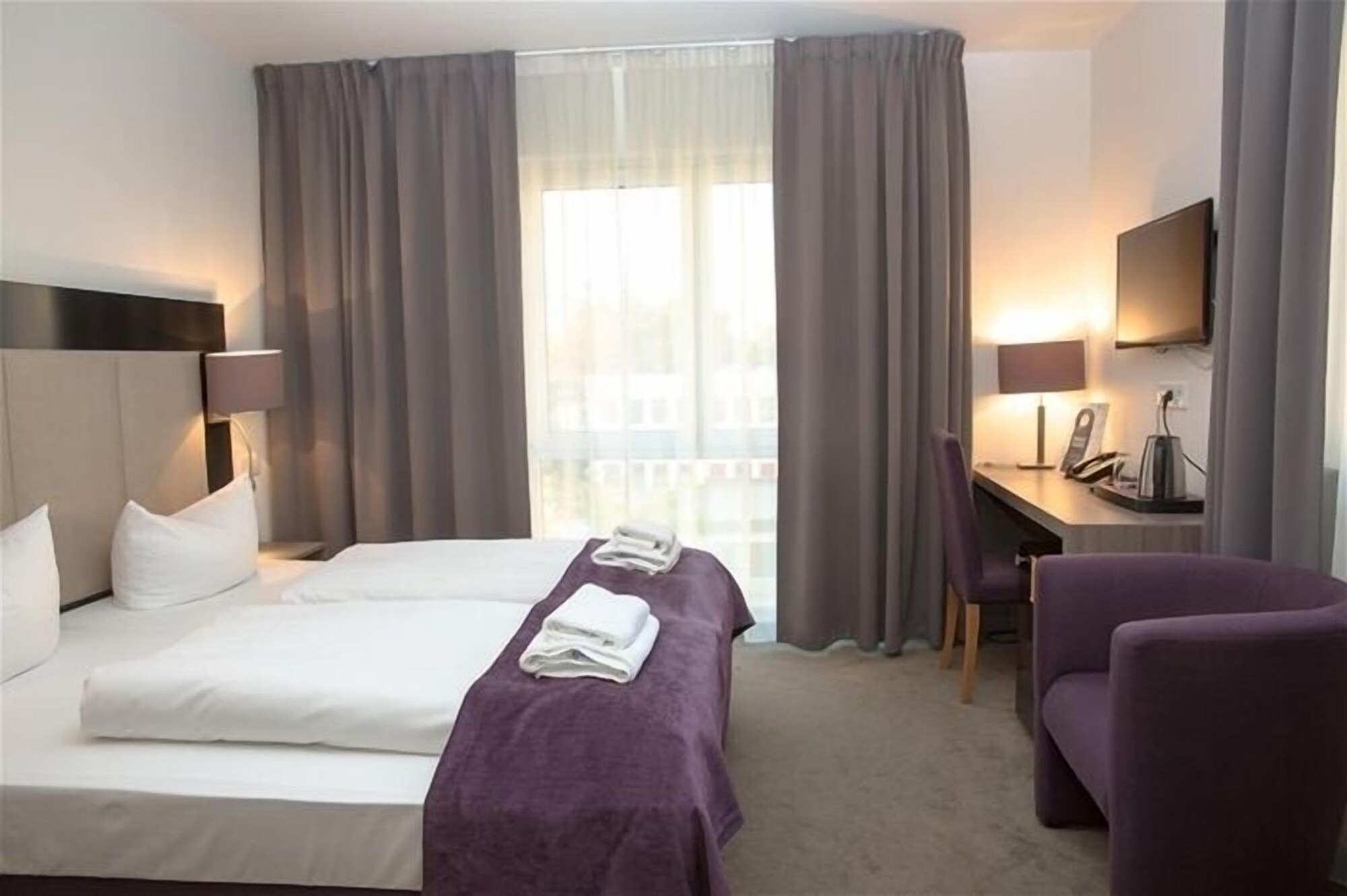 ROOM, TWIN BEDS