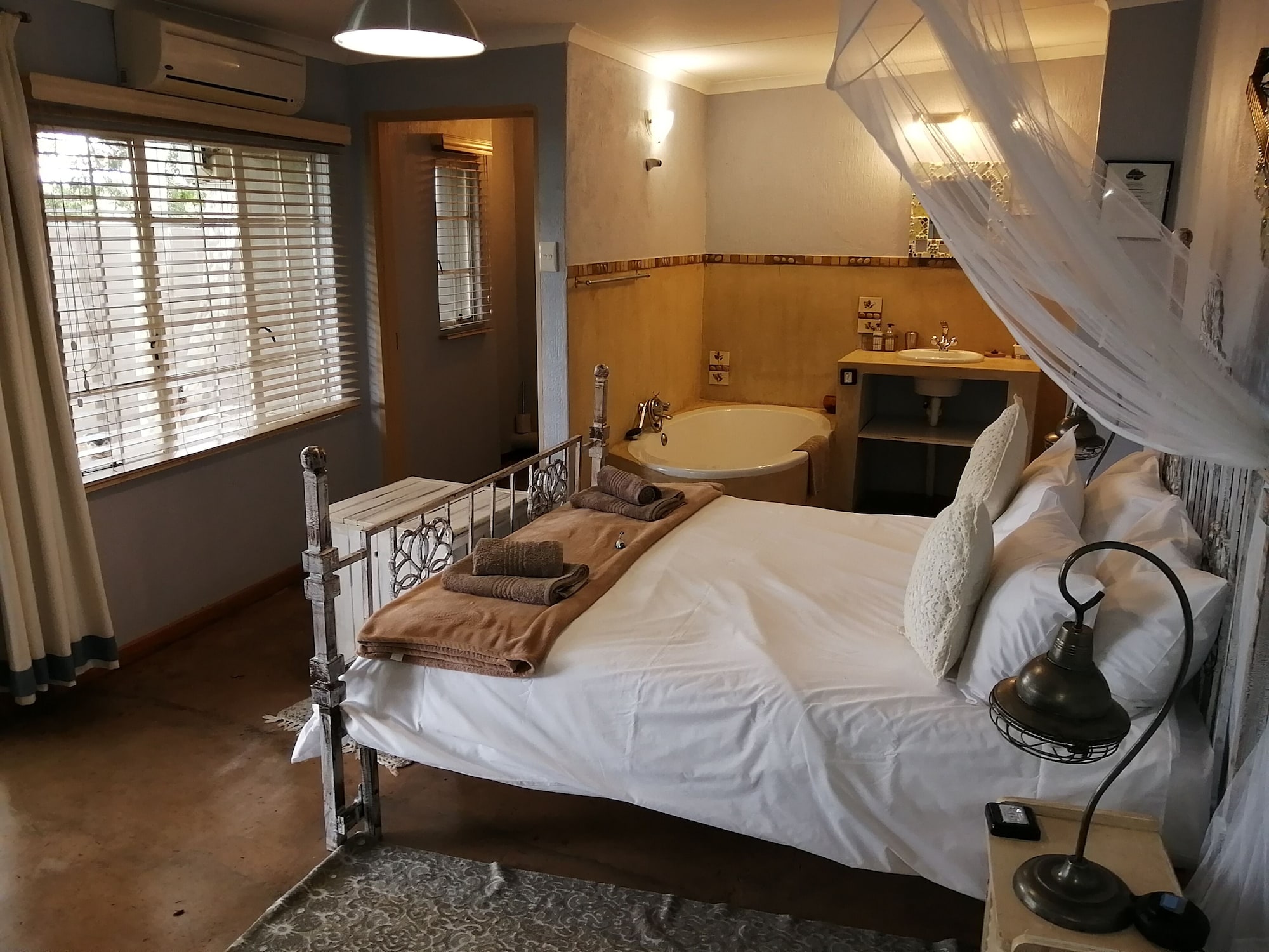SEMI ROOM, LUXURY