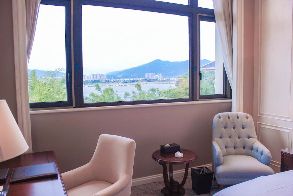 The Carp Islet Resort 40/70