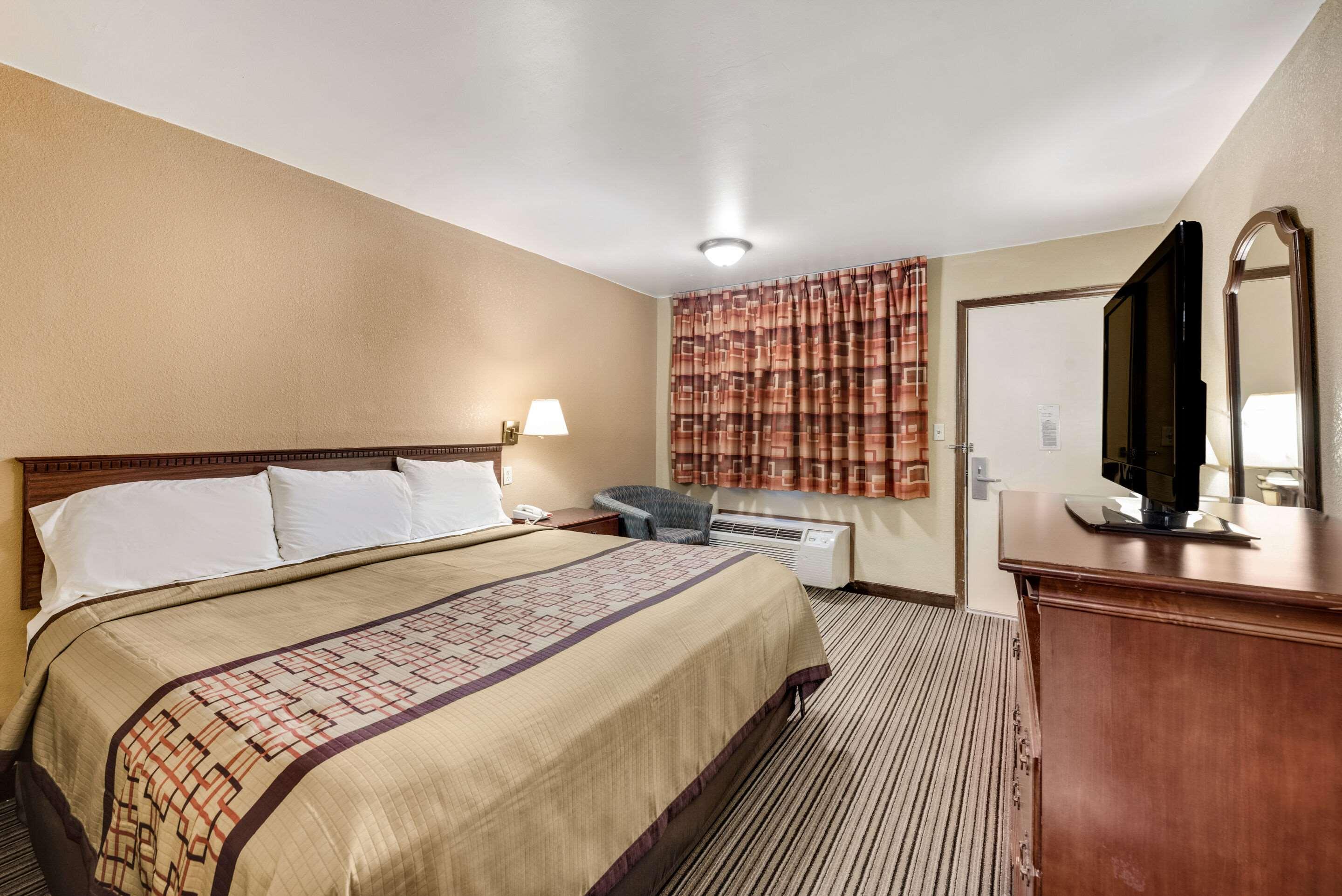 ROOM, KING BED, ACCESSIBLE
