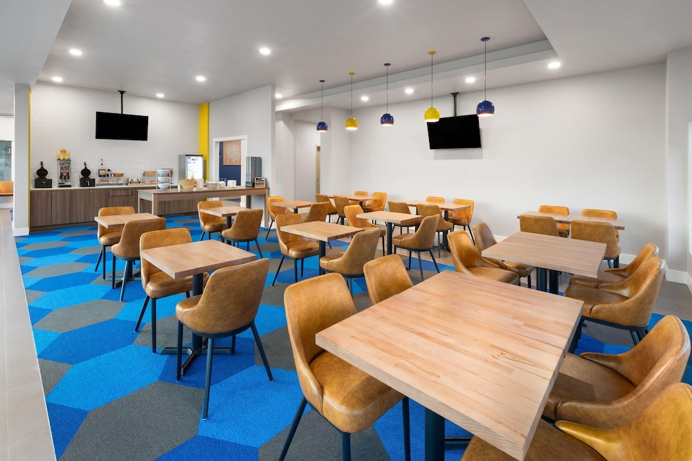 Microtel Inn & Suites by Wyndham Tooele 36/46