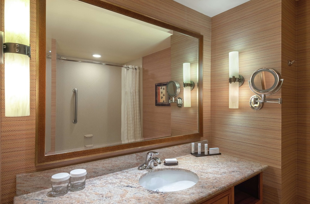 Room, King Bed, Allergy Friendly، Embassy Suites by Hilton Loveland Hotel Conference Center and Spa 2/2