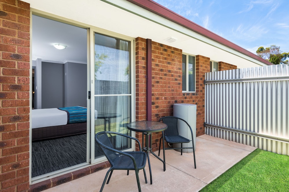 Quest Yelverton Kalgoorlie 33/35