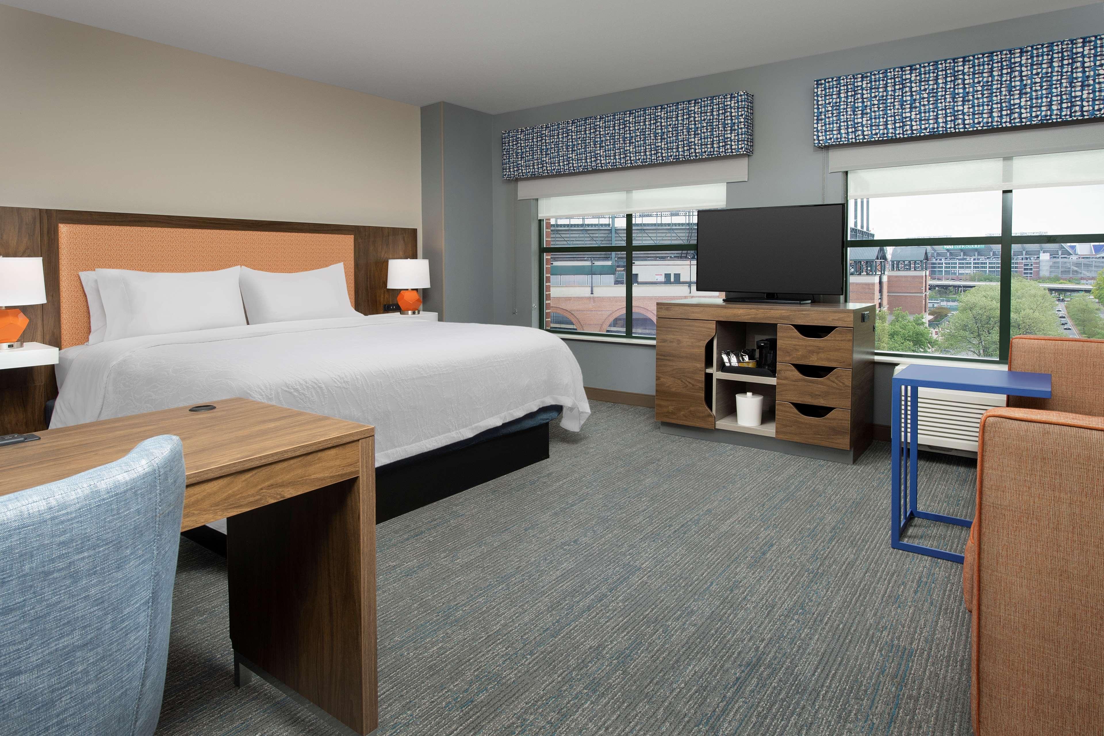 STUDIO, SUITE, KING BED, SOFA