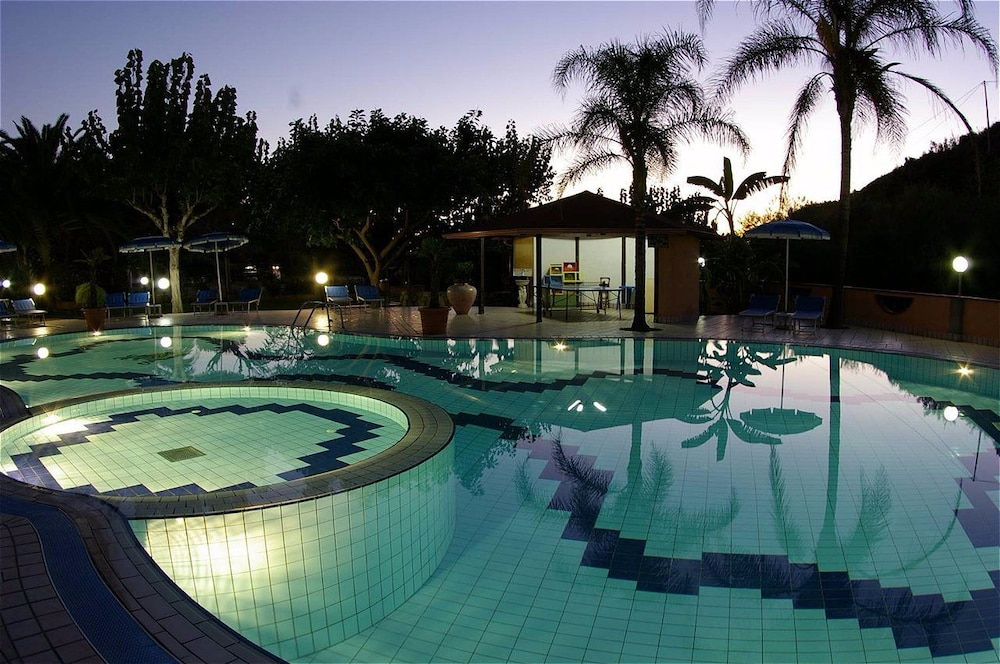 VILLAGGIO RESIDENCE OLD RIVER in RICADI