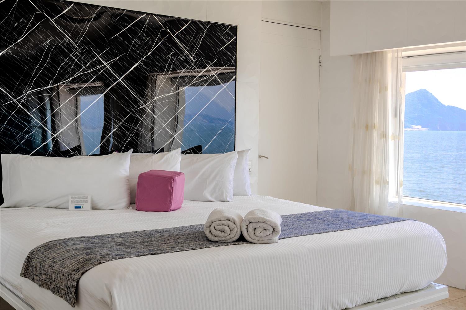 Suite, King Bed