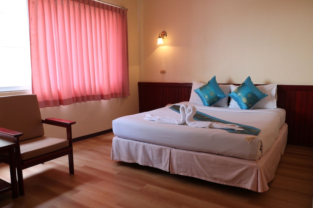 Chumphon Palace Hotel 36/47