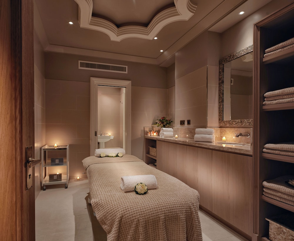 THE LALIT LONDON 42/72