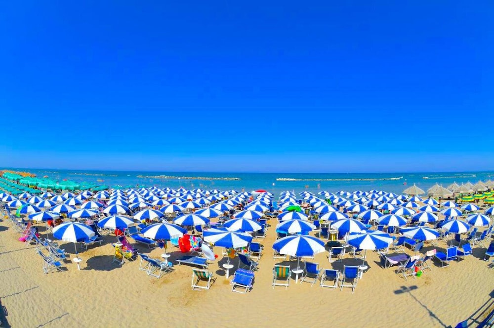 Club Hotel Le Nazioni 33/35