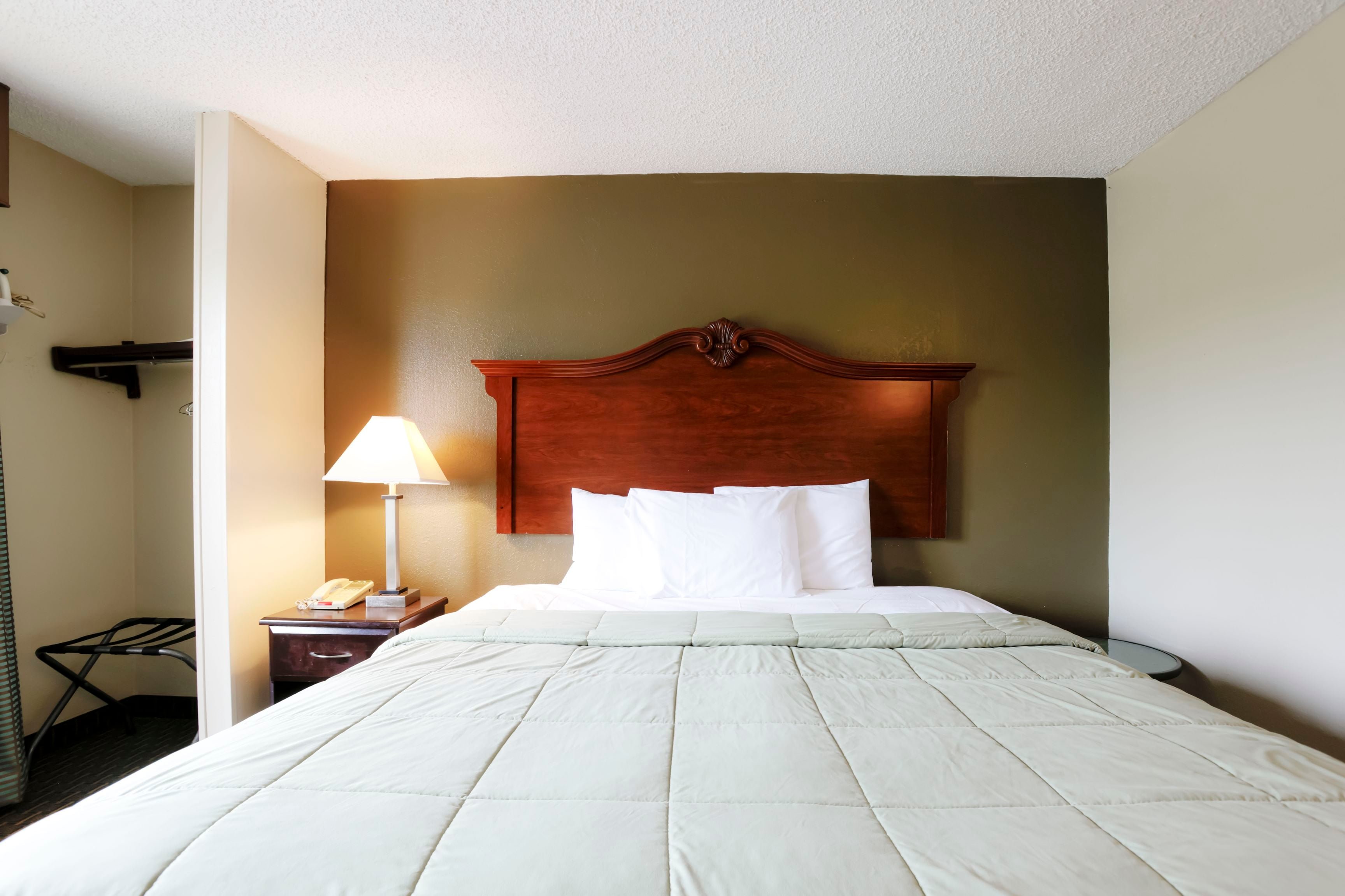 Copley Inn & Suites By OYO Akron OH 28/74