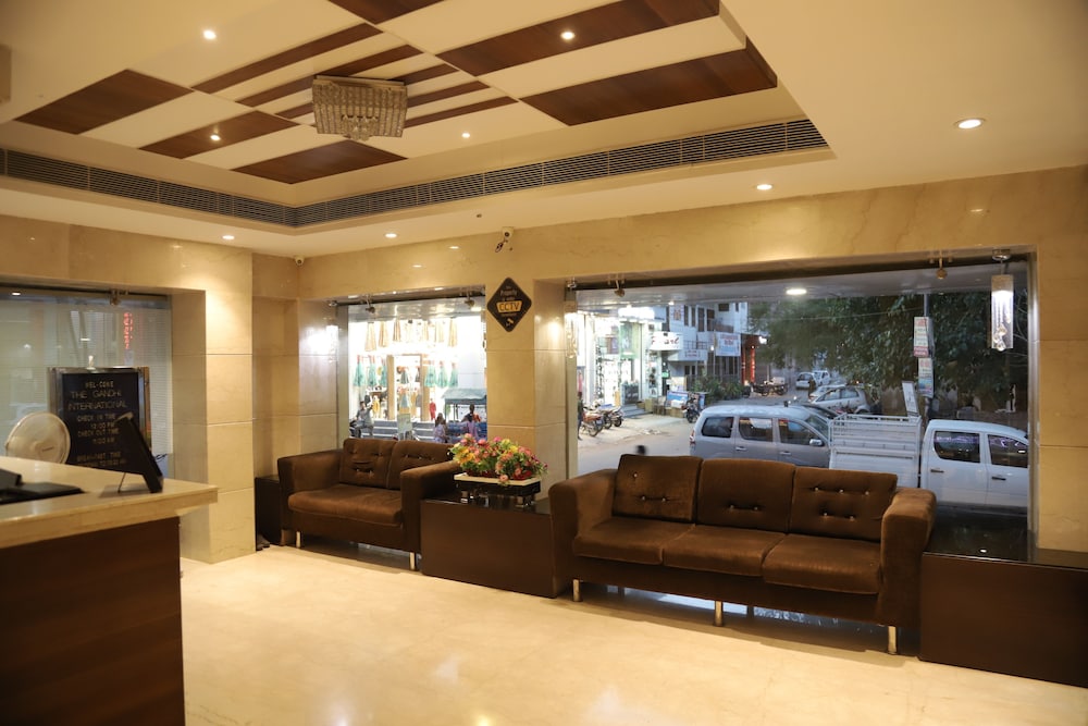 Oyo Premium Children Park Sardarpura 24/39