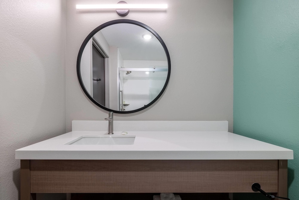 ECHO Suites Extended Stay by Wyndham Bozeman 67/68