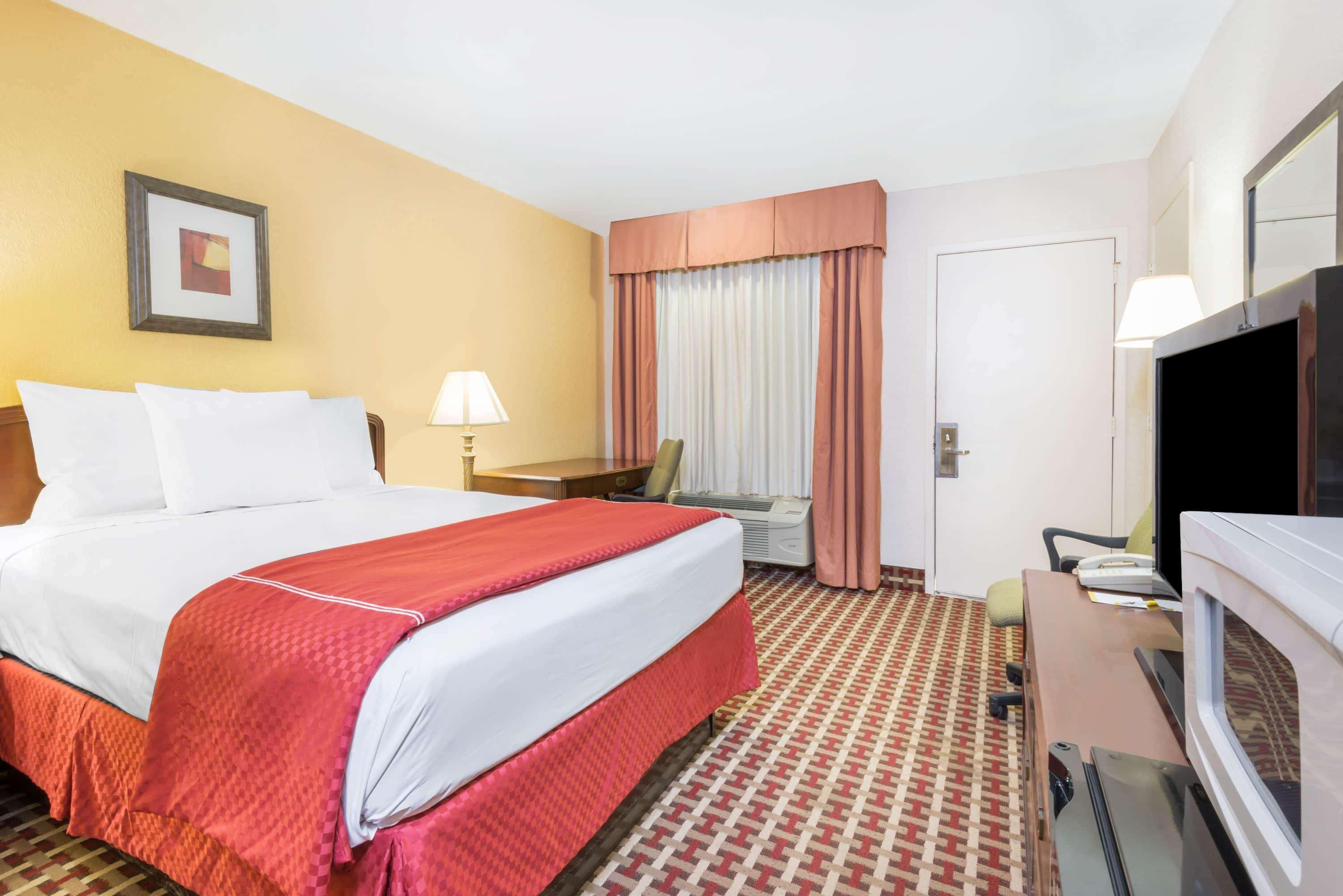 Days Inn Ottawa 5/14
