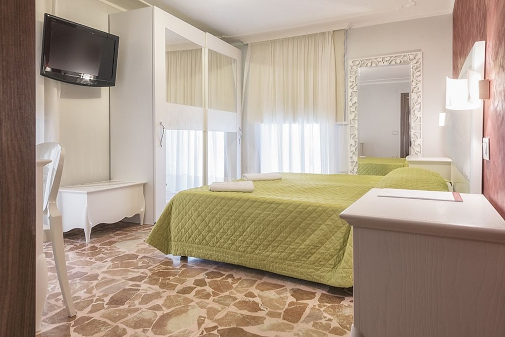 Hotel Flora 28/74