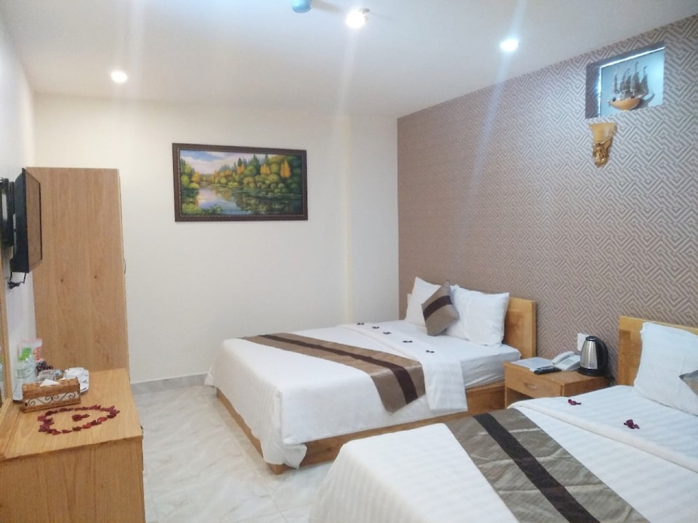 Ngoc Hanh Beach Hotel 40/75