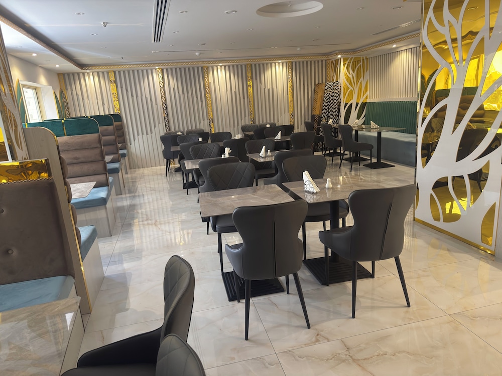 Orchid Hotel 54/59