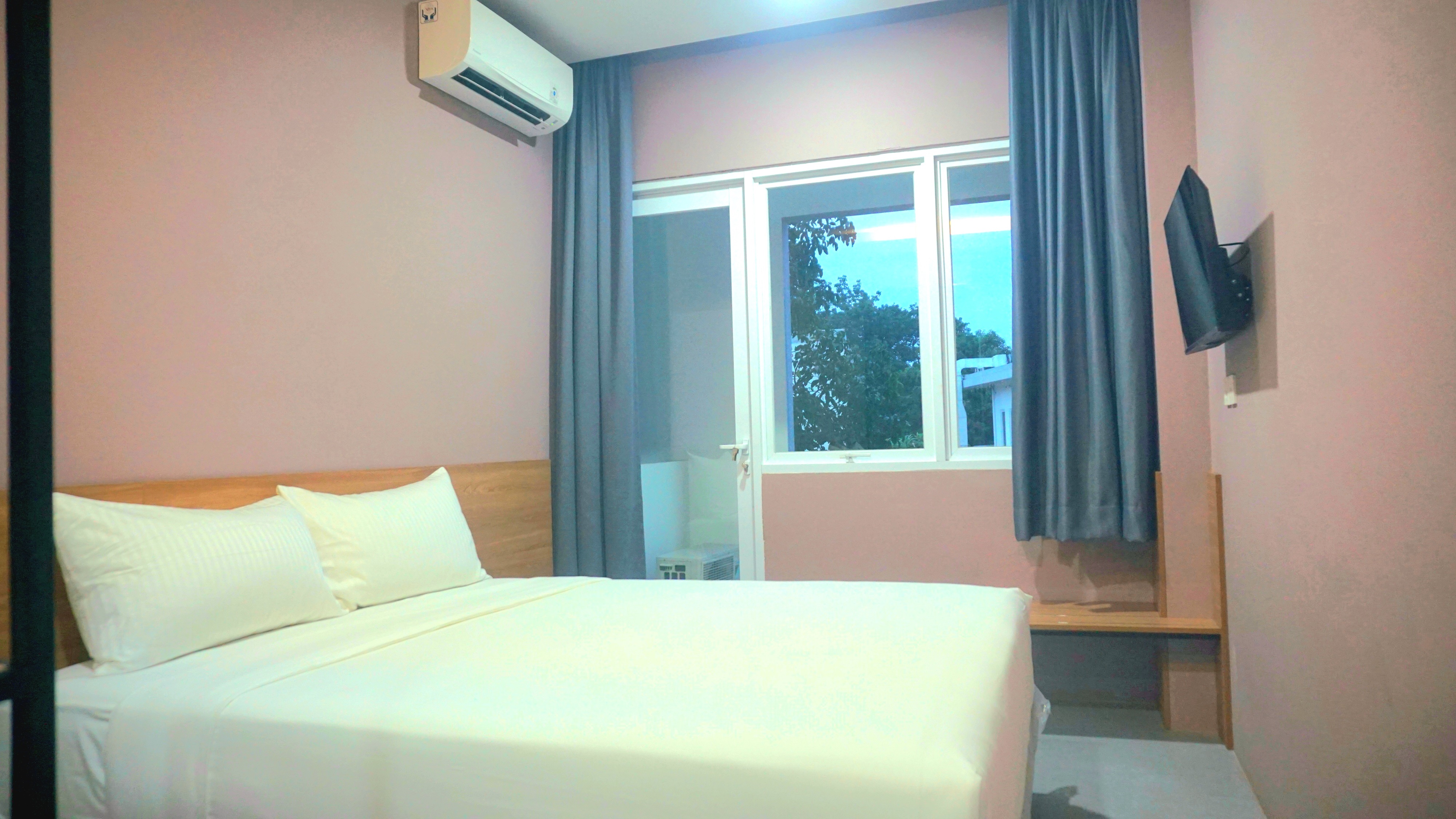 DELUXE, DOUBLE BED