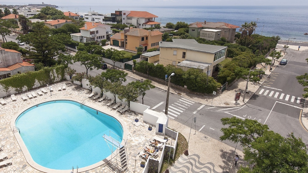 Carcavelos Beach Hotel 10/63